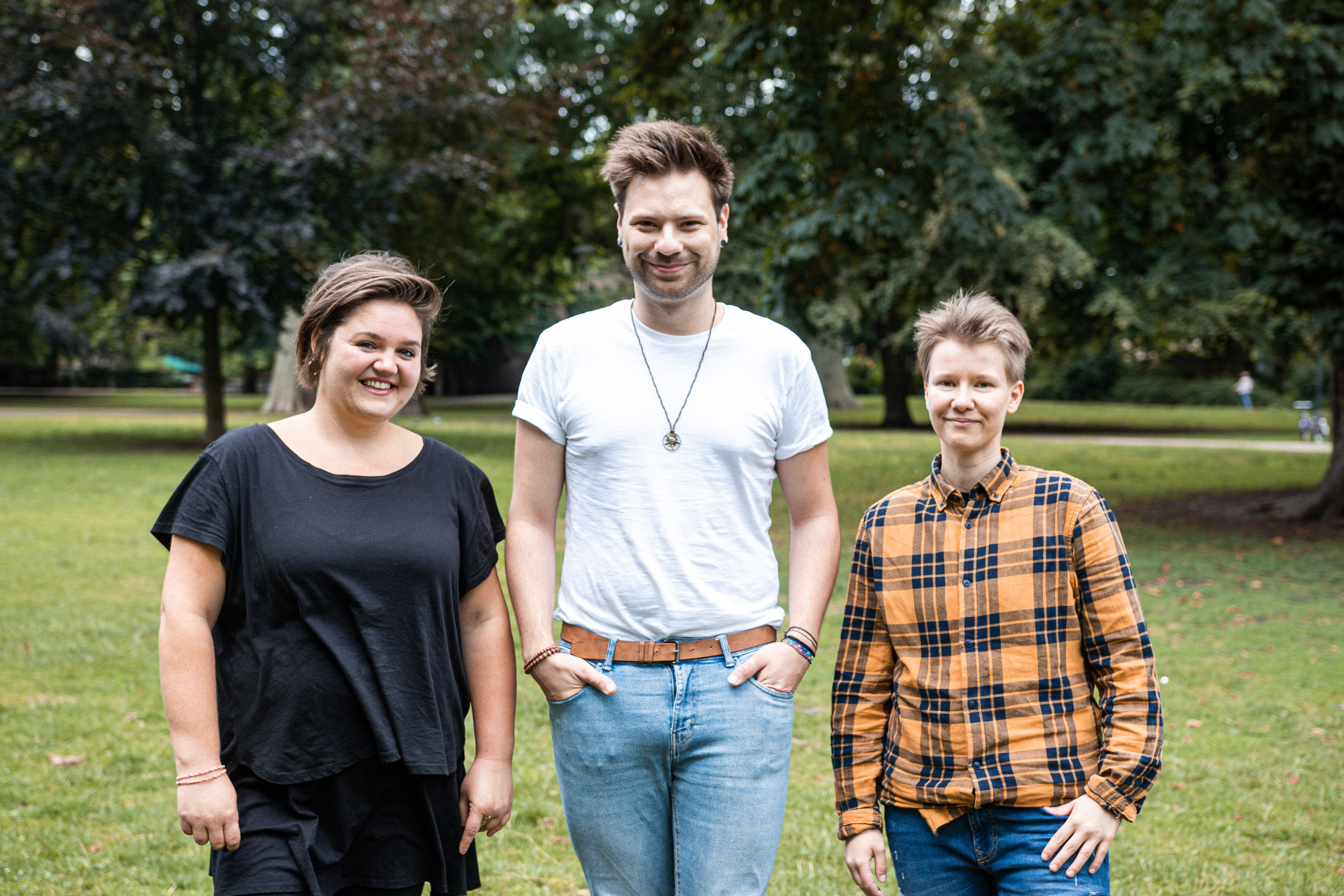 Unsere Berater:innen gehören alle selbst der LSBTIQ*-Community an und kennen mögliche Challenges bei Coming-out & Co.!