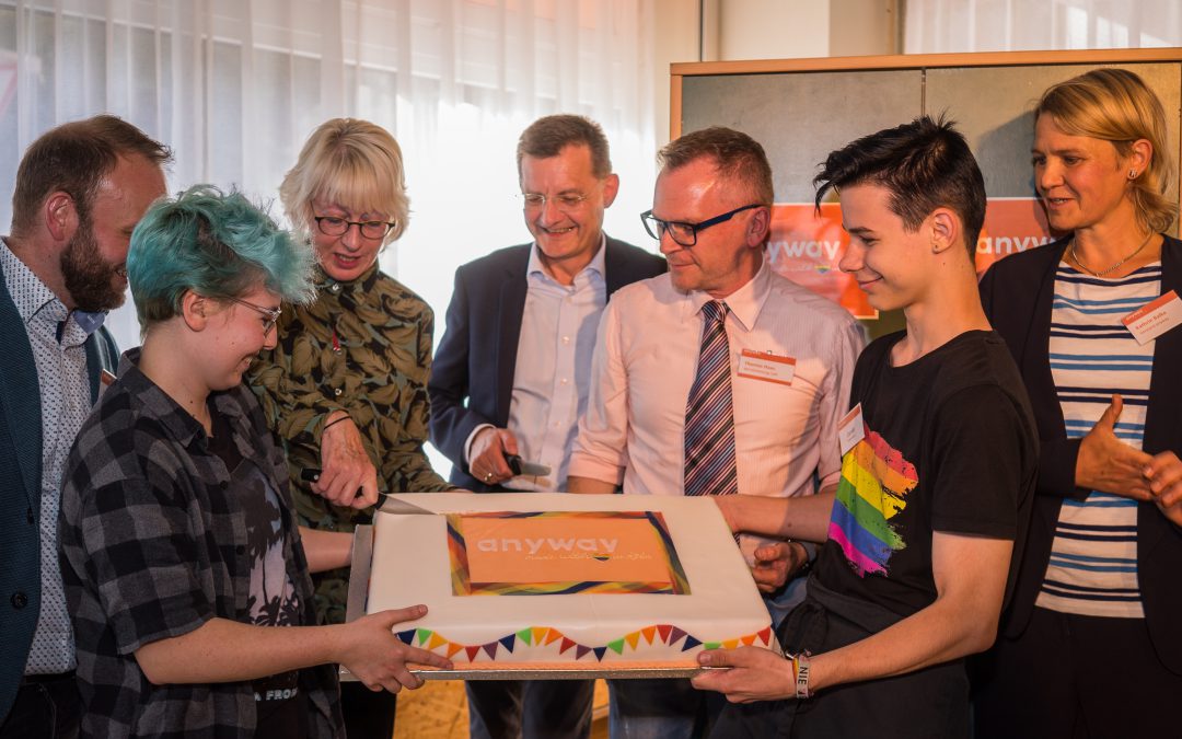 Neues Café für junge Lesben, Schwule, Bi, Trans* und Queers in Köln