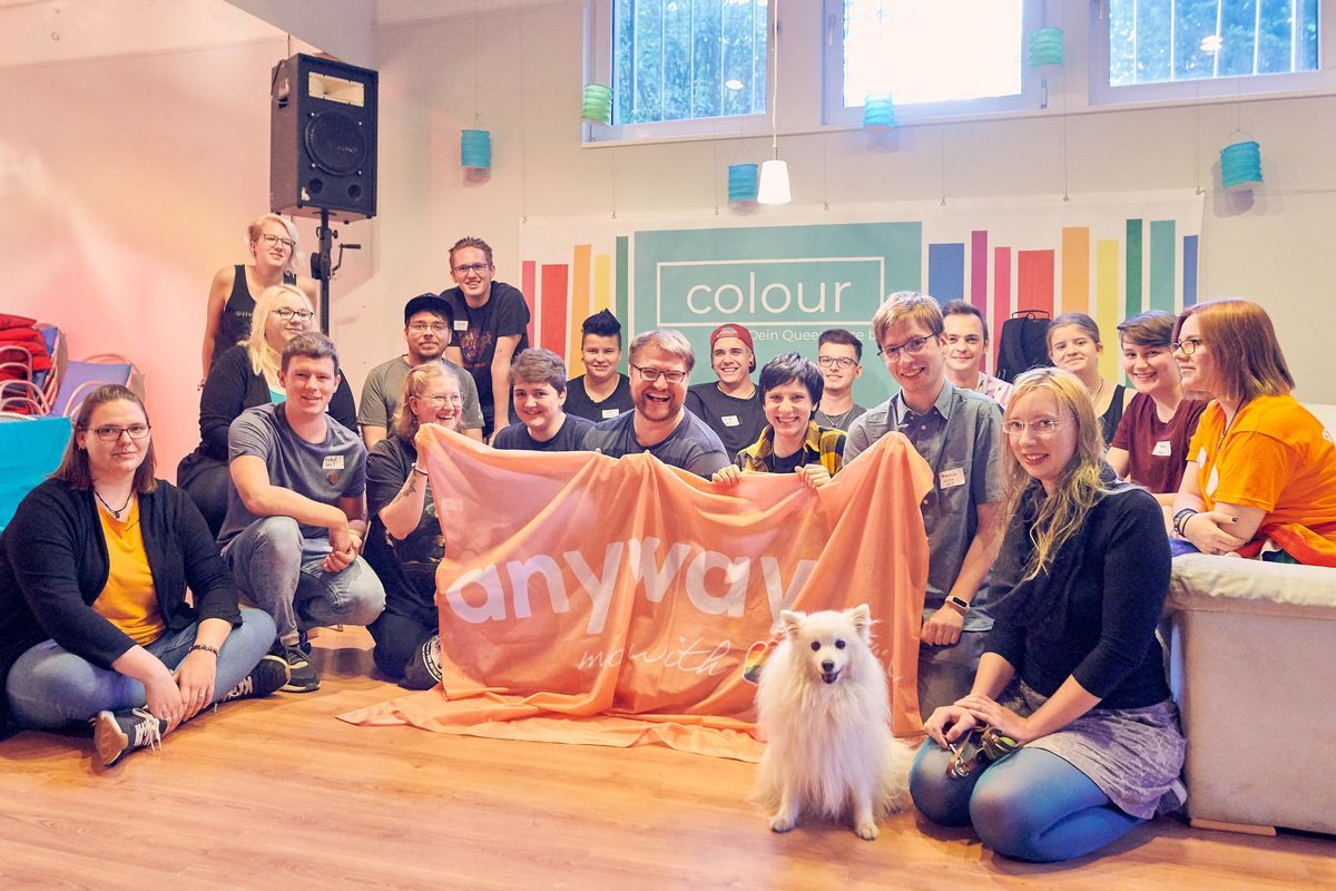 Die Jugendlichen des anyway aus Köln zu Besuch in der Jugendgruppe Colour in Siegen - Gruppenbild